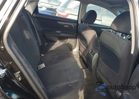 2015 Nissan Altima 2.5 z USA, uszkodzony, nr VIN 1N4AL3AP7FC132789